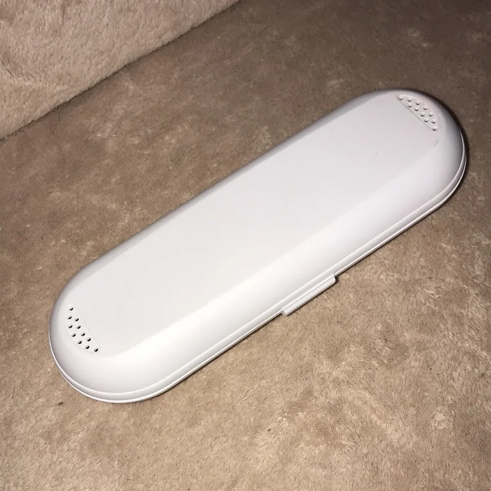 Phillips white plastic carry case 💕 with bands